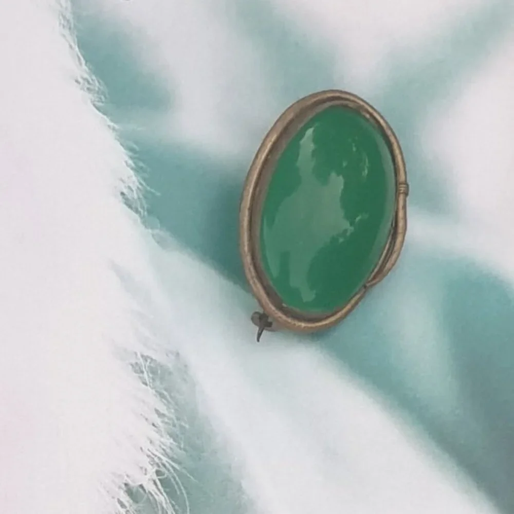 Vintage Natural Green Jade Oval Metal Gold Brooch Pin Women Classic Jewelry Gift - Picture 3 of 3
